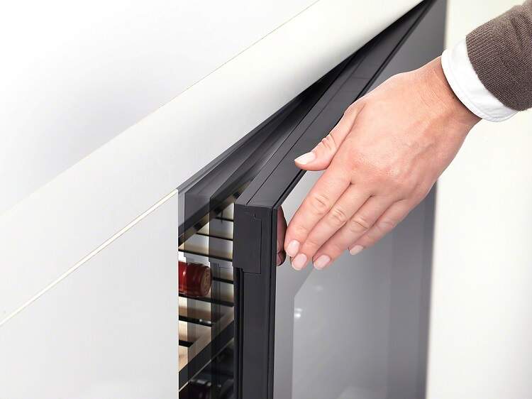 Bezpečnostné dvere s UV filtrom - MIELE KWT 6322 UG